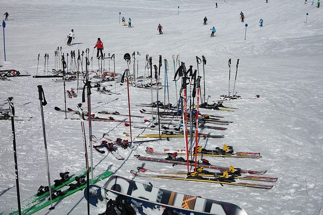 ski-poles-999255_640