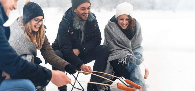 7 Must-have Items for Camping in the Winter